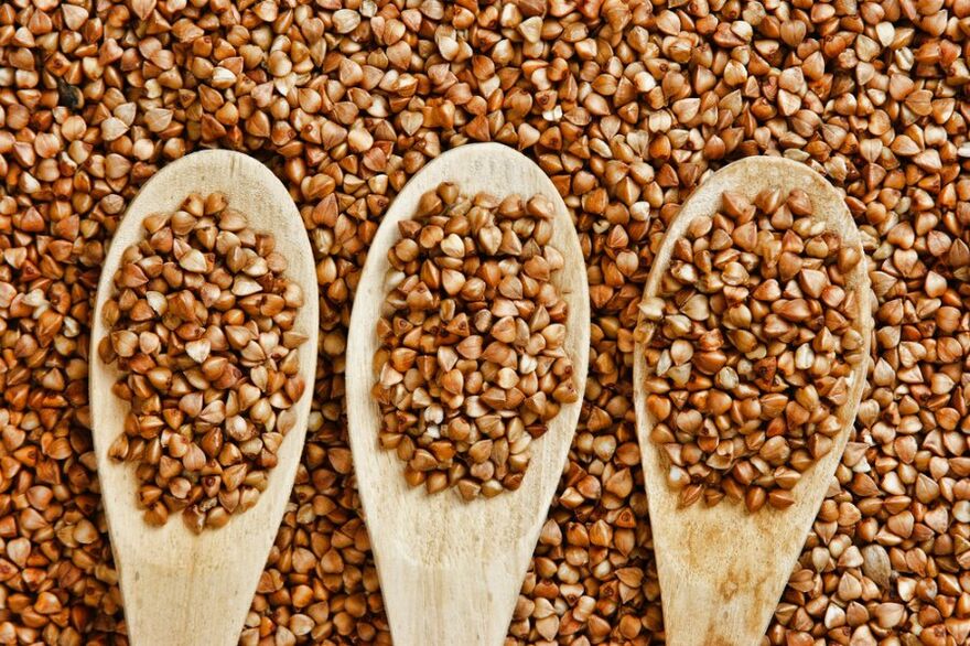 Khai Arabic with a wooden spoon